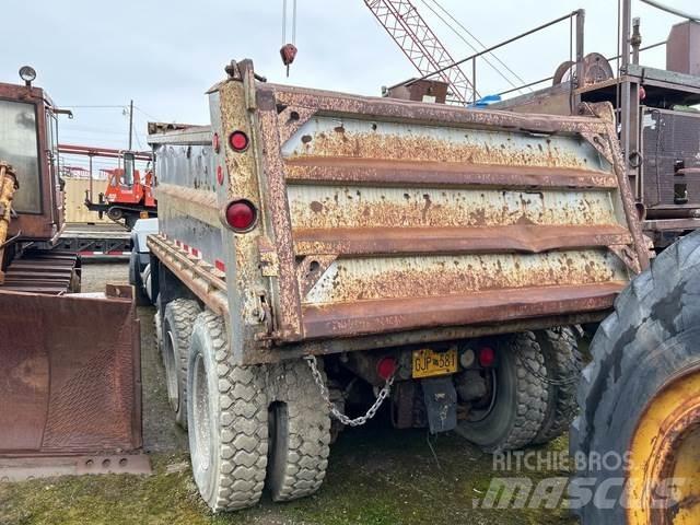 Mack RD688S Lastbiler med tip