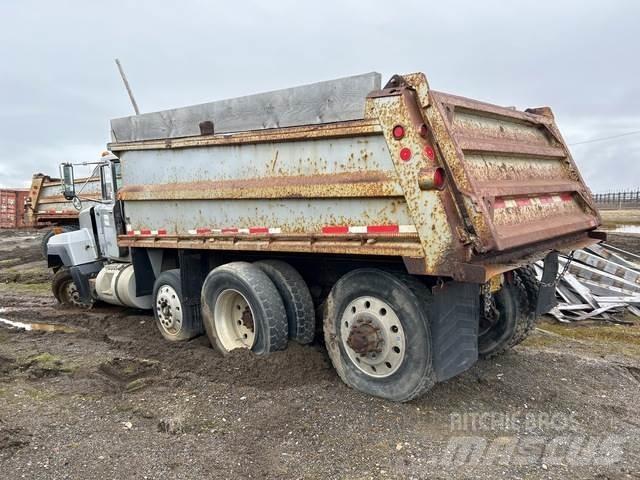Mack RD688S Lastbiler med tip