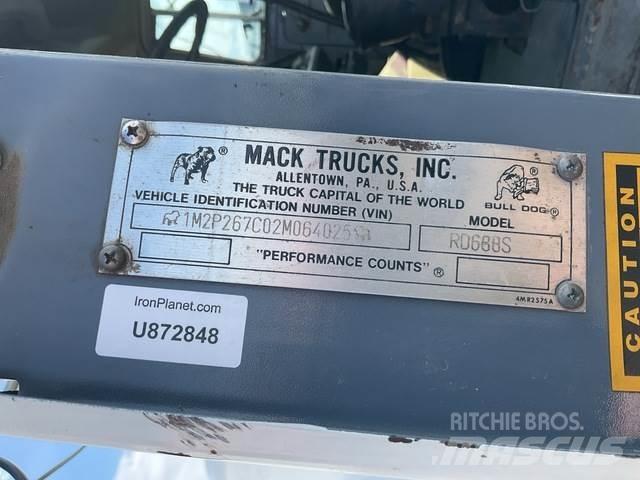 Mack RD688S Skip loader