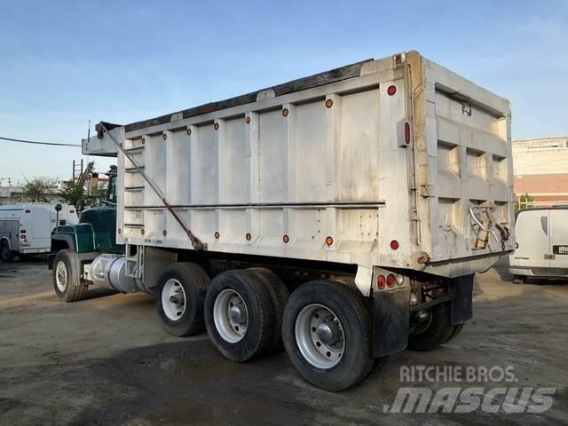 Mack RD688S Lastbiler med tip
