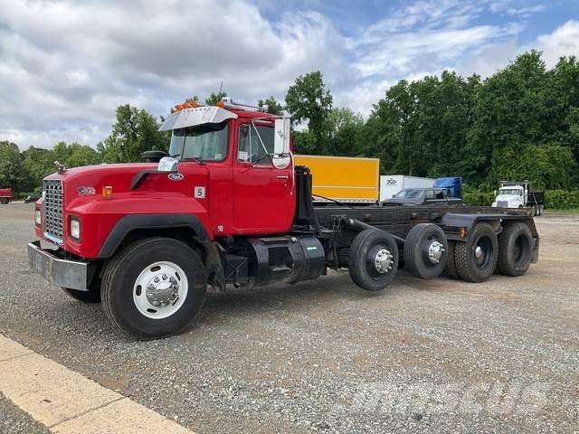 Mack RD688S Skip loader