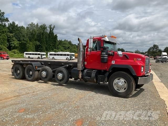 Mack RD688S Skip loader