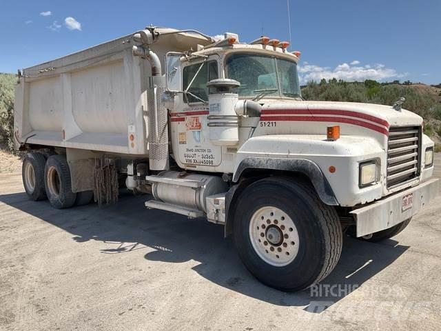 Mack RD688S Lastbiler med tip