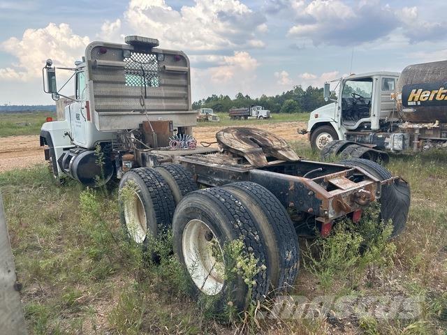 Mack RD688S Trækkere