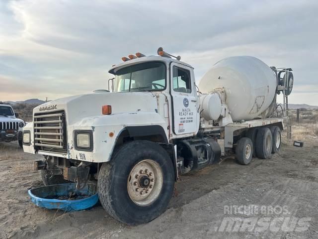 Mack RD690S Andre lastbiler