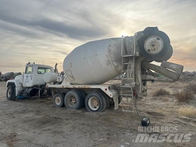 Mack RD690S Andre lastbiler