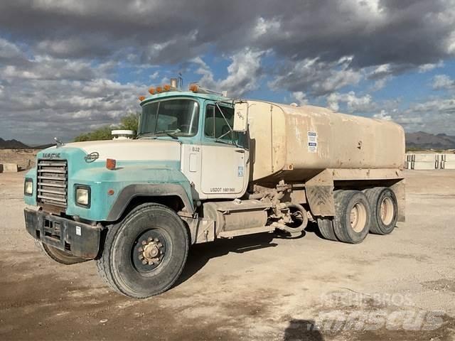 Mack RD690S Tankvogne - vand