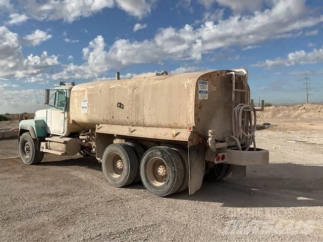Mack RD690S Tankvogne - vand
