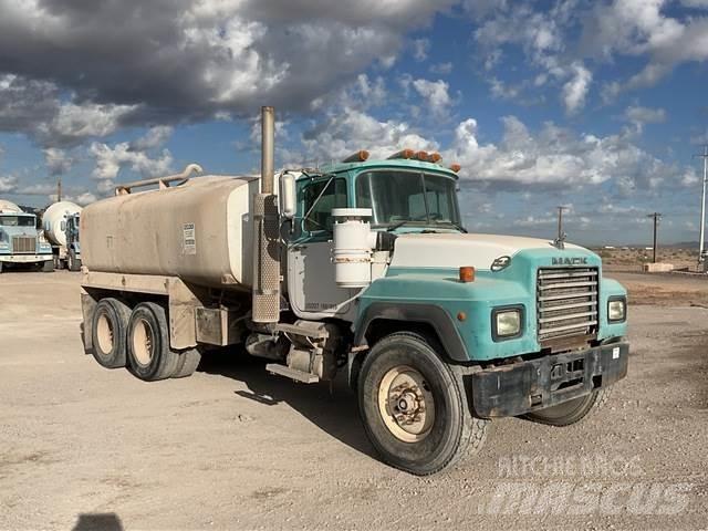 Mack RD690S Tankvogne - vand
