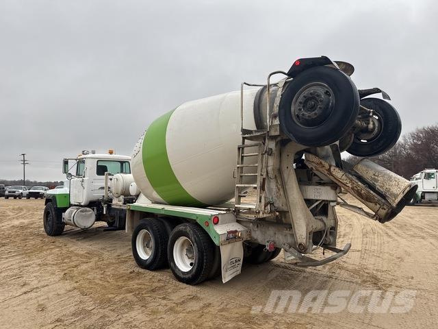 Mack RD690S Andre lastbiler