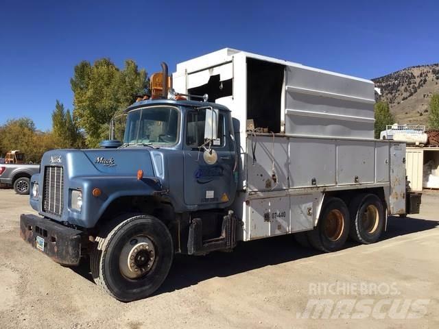 Mack U600 Forsvar/Miljø