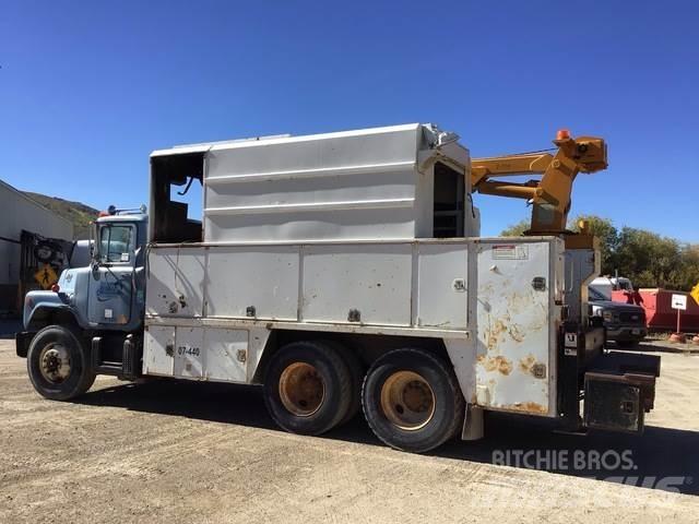 Mack U600 Forsvar/Miljø