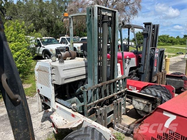 Moffett M5000 Medbringertruck