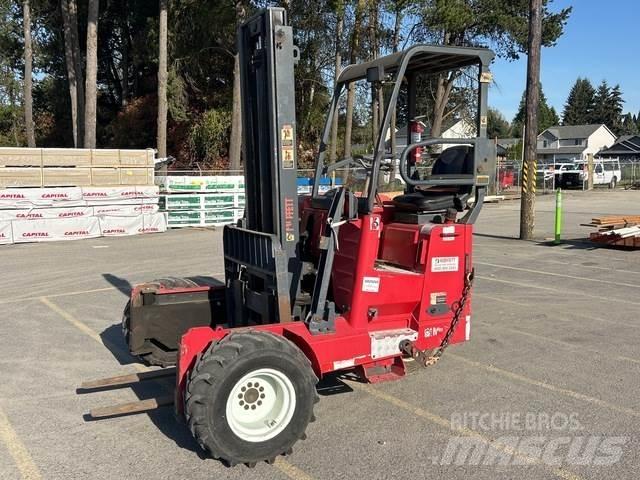 Moffett M5500 Medbringertruck