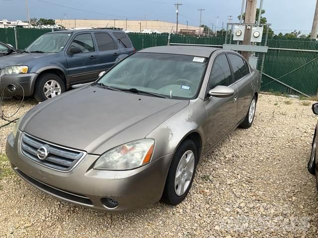 Nissan Altima Biler