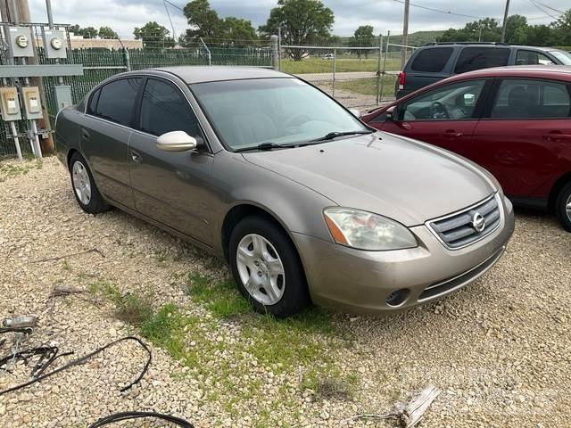 Nissan Altima Biler