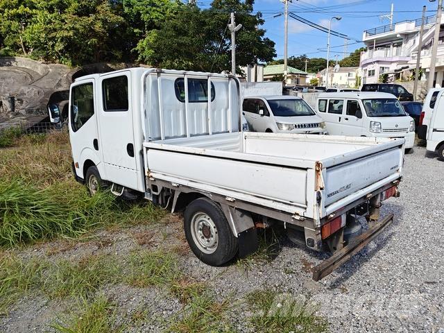 Nissan ATLAS Lastbil med lad/Flatbed
