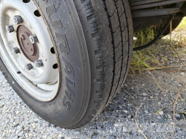 Nissan ATLAS Lastbil med lad/Flatbed