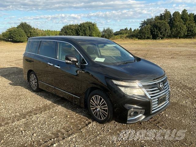 Nissan Elgrand Minibusser