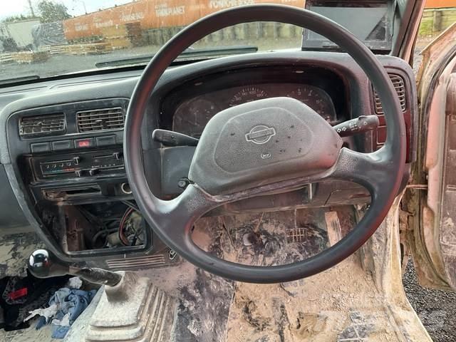 Nissan Navara Pickup/Sideaflæsning