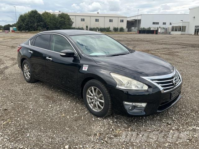 Nissan TEANA Biler