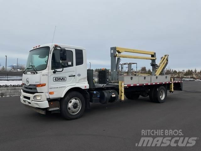 Nissan UD3300 Entreprenør - Andet
