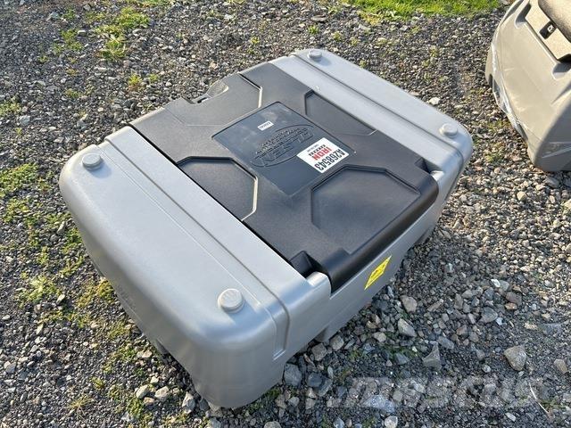  Olsen DD210 Brændstof- og tilsætningstank.