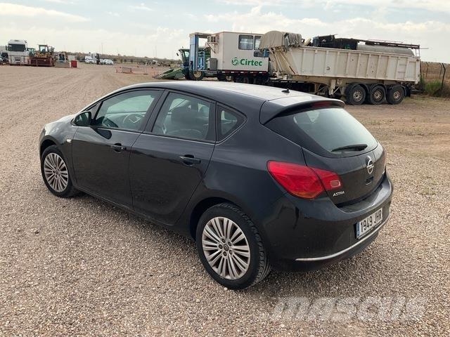 Opel Astra Biler