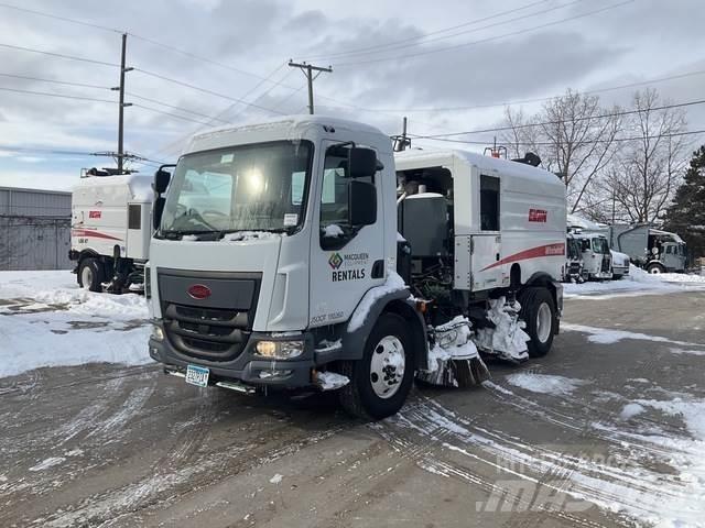 Peterbilt 220 Fejebiler