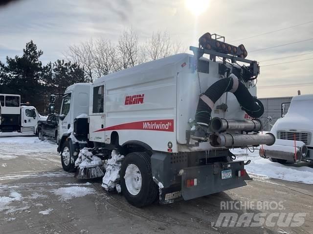 Peterbilt 220 Fejebiler
