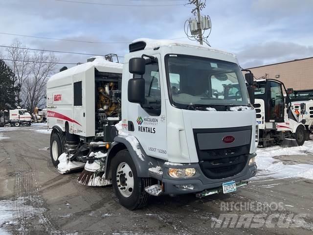 Peterbilt 220 Fejebiler