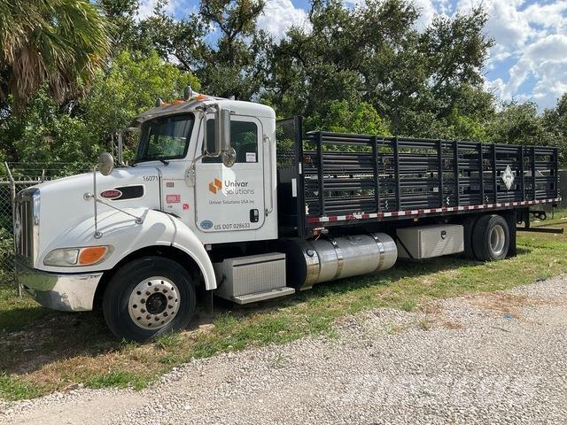 Peterbilt 337 Lastbil med lad/Flatbed