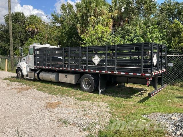 Peterbilt 337 Lastbil med lad/Flatbed