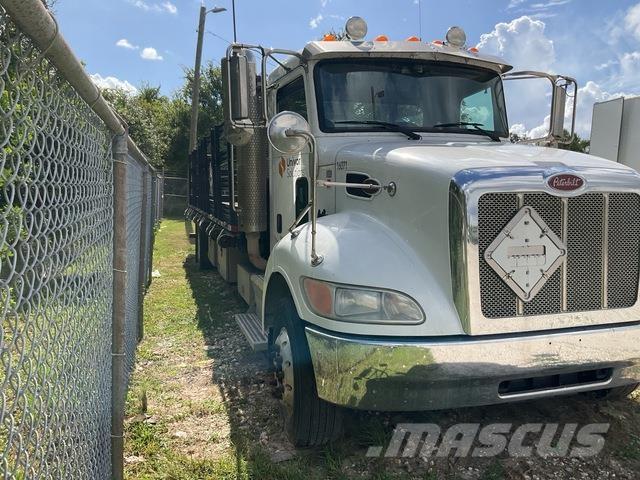 Peterbilt 337 Lastbil med lad/Flatbed