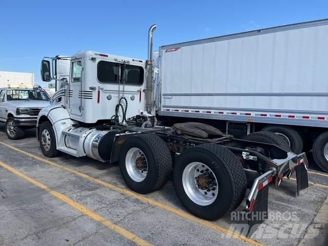 Peterbilt 384 Trækkere