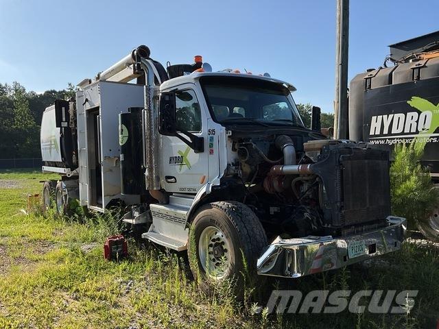 Peterbilt 567 Gravemaskiner på larvebånd