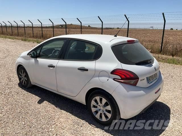 Peugeot 208 Biler