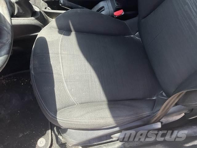 Peugeot 208 Biler