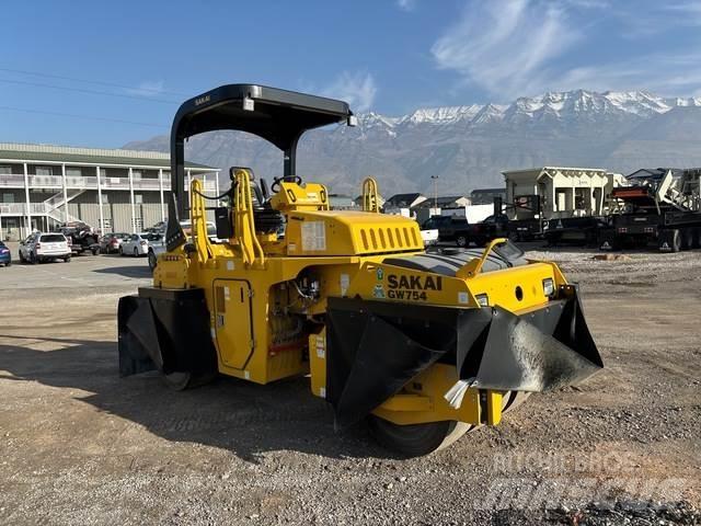 Sakai GW745 Tromle med luftdæk