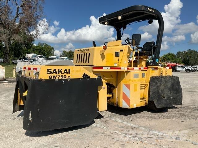 Sakai GW750-2 Tromle med luftdæk