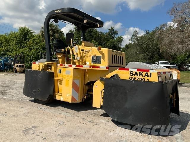 Sakai GW750-2 Tromle med luftdæk