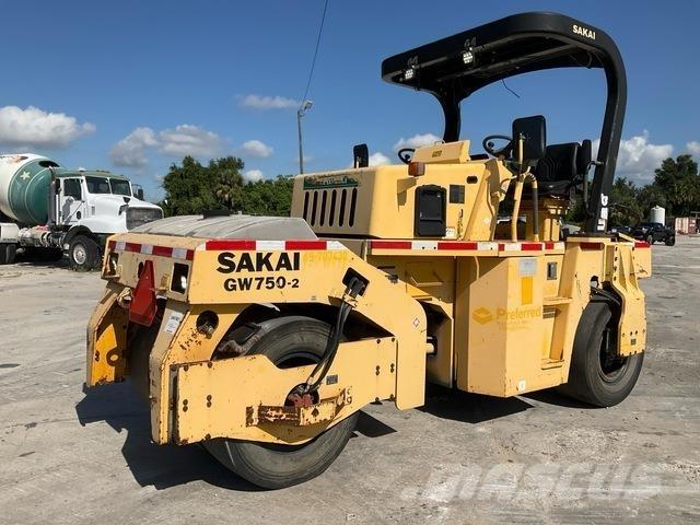 Sakai GW750-2 Tromle med luftdæk