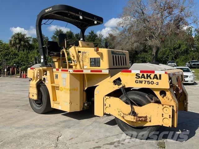 Sakai GW750-2 Tromle med luftdæk