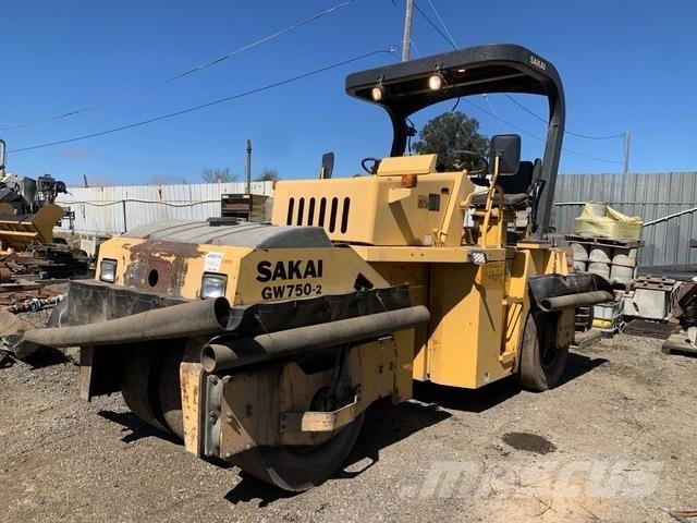 Sakai GW750-2 Tromle med luftdæk