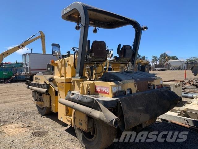 Sakai GW750-2 Tromle med luftdæk