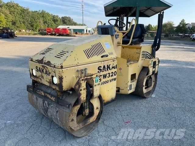 Sakai SW320 Tvilling tromle