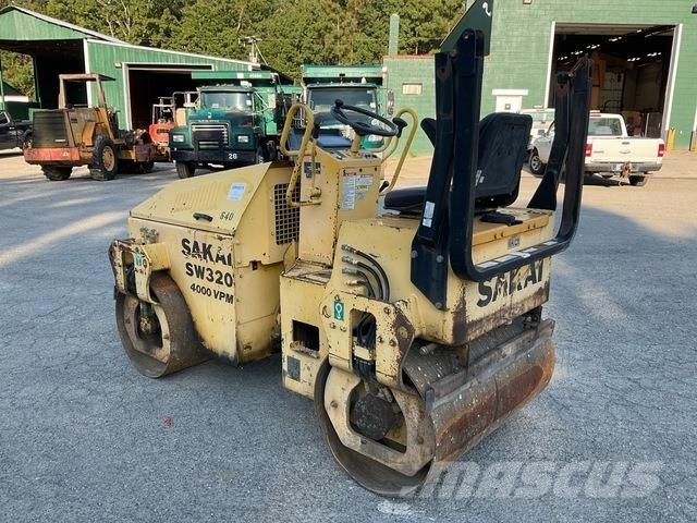 Sakai SW320 Tvilling tromle