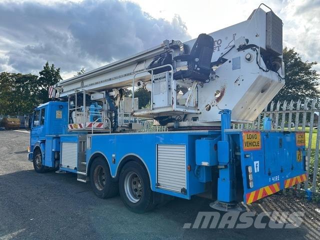 Scania P113ML Lastbilmonterede lifte