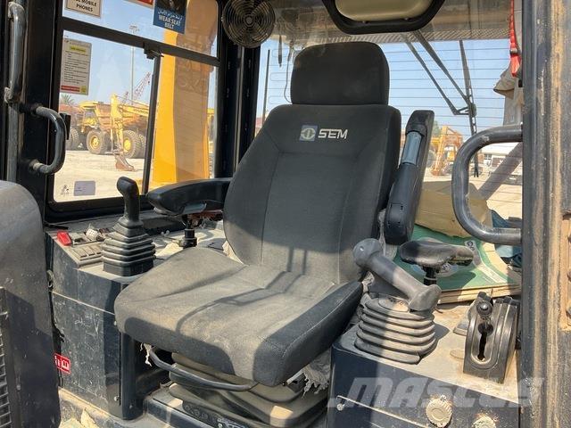 SEM 822D Bulldozer på larvebånd