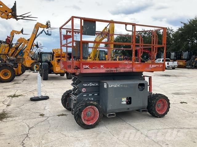 SkyJack 6832RT Saxlifte